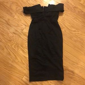 Black v dive dress / over shoulder